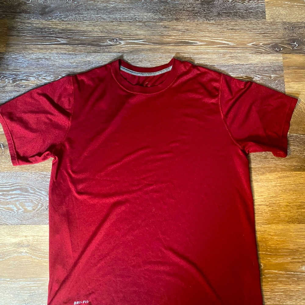 Men’s Nike dry fit size men’s large red in color